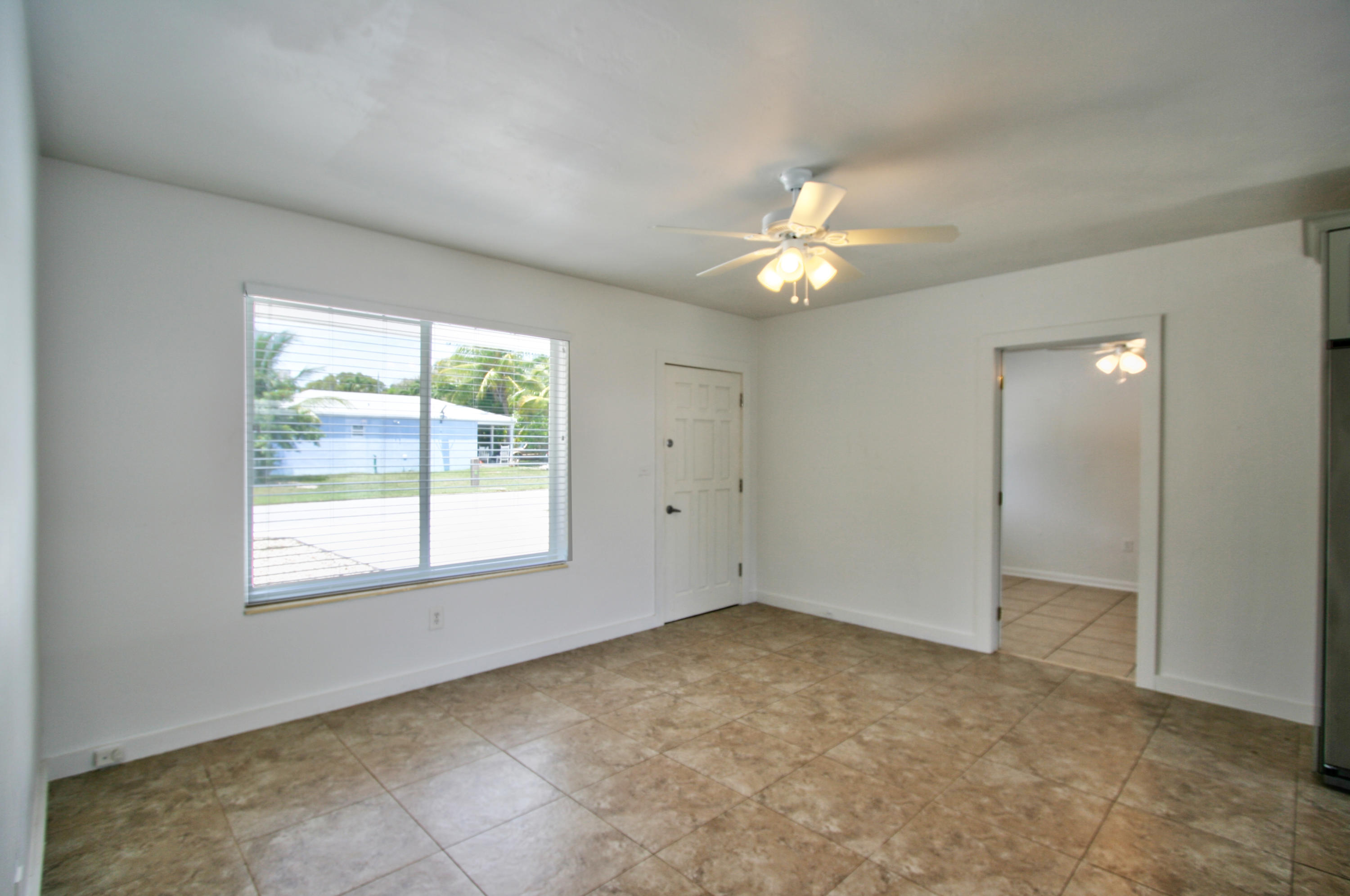 982 Oleander Road Key Largo, FL 33037 - Photo 2 of 25 Living