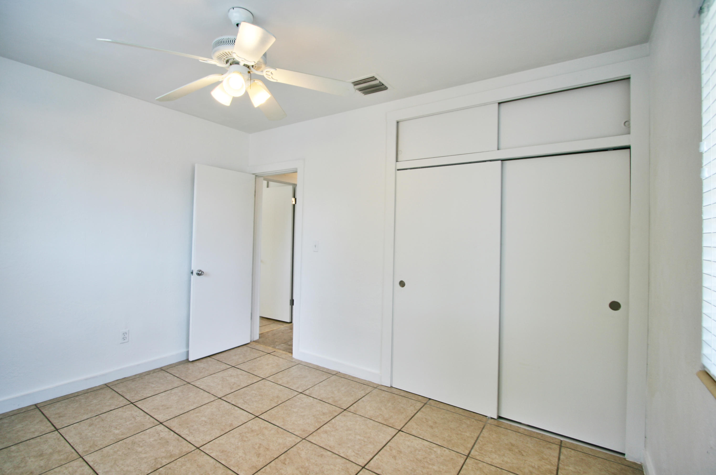 982 Oleander Road Key Largo, FL 33037 - Photo 23 of 25 2nd bedroom