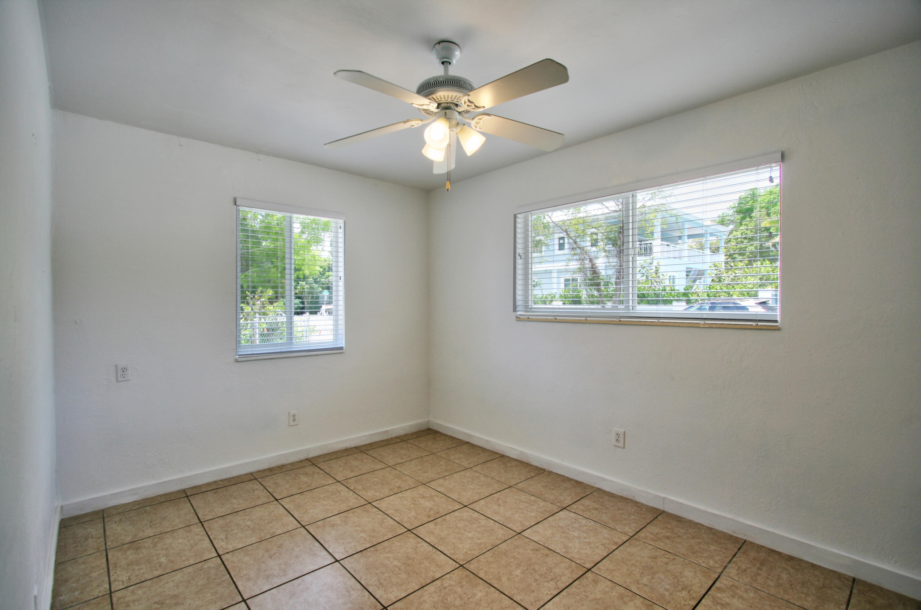 982 Oleander Road Key Largo, FL 33037 - Photo 3 of 25 1rst Bed