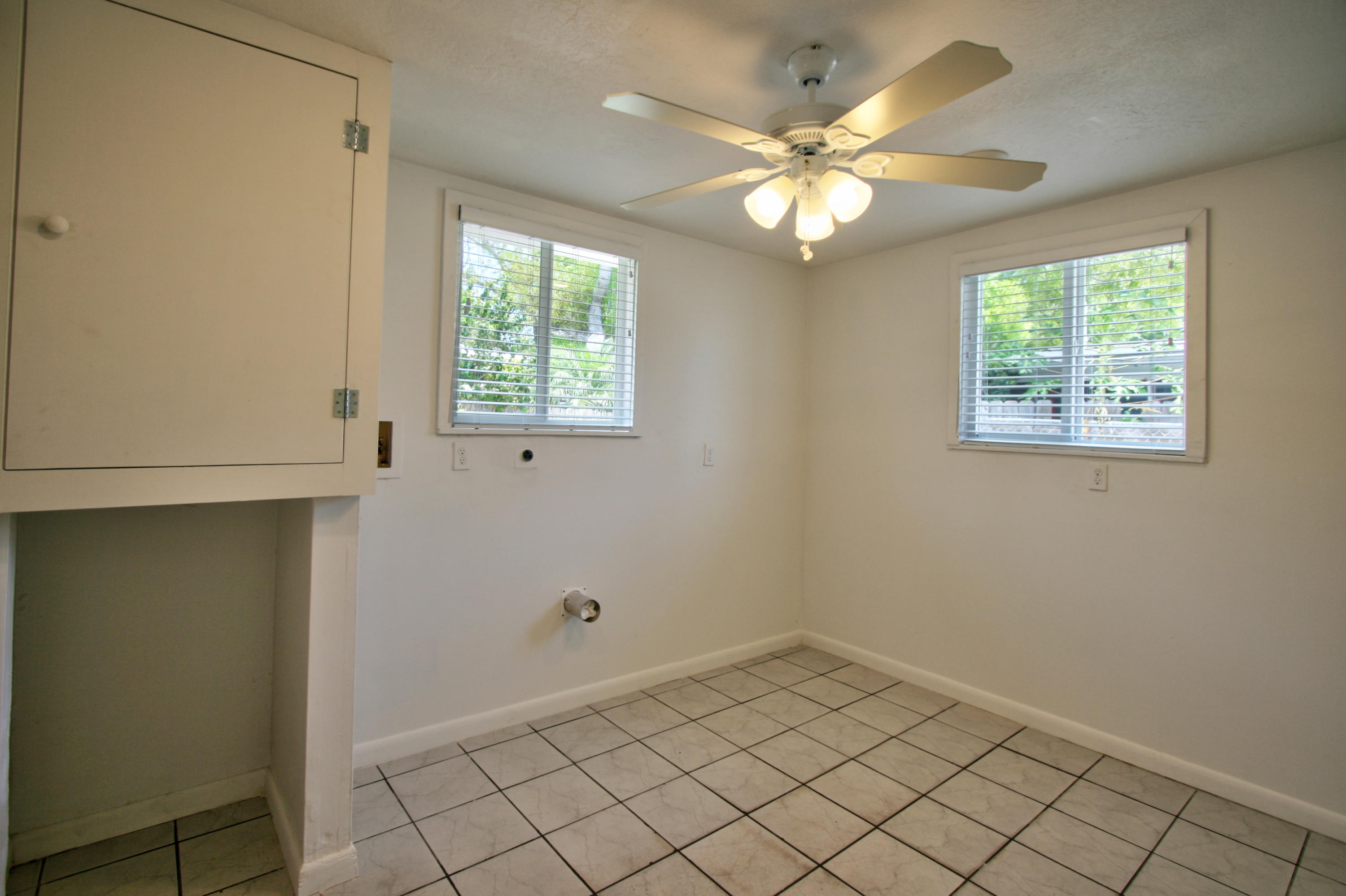 982 Oleander Road Key Largo, FL 33037 - Photo 9 of 25 laundry