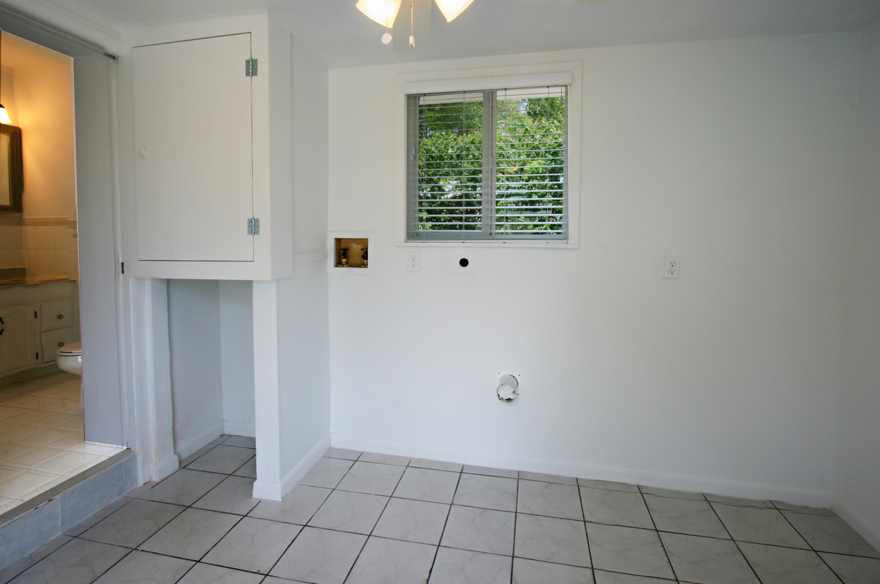 982 Oleander Road Key Largo, FL 33037 - Photo 10 of 25 Laundry2