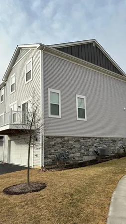 $3,400 | 602 Wolverine Drive, Unit 602, Aurora, IL 60502