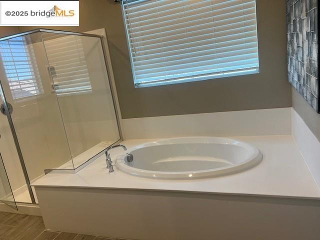 5464 Gallier Loop Antioch, CA 94531 - Photo 8 of 11 a bathroom with a bathtub