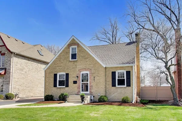 $825,000 | 901 Hillside Avenue, Elmhurst, IL 60126