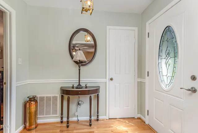 a view of a livingroom with furniture