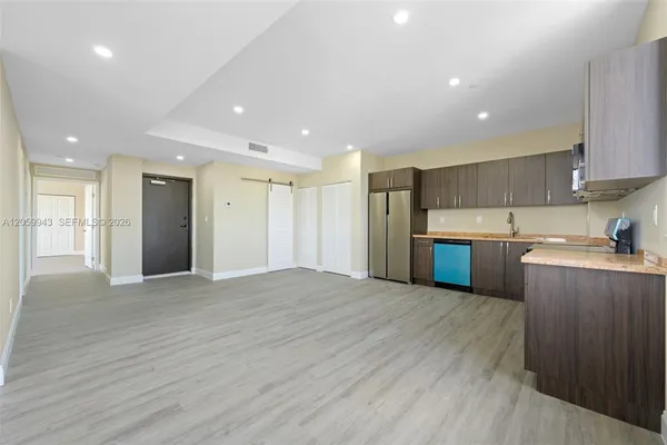 $2,250 | 1020 Northwest 2nd Avenue, Unit 401, Hallandale Beach, FL 33009