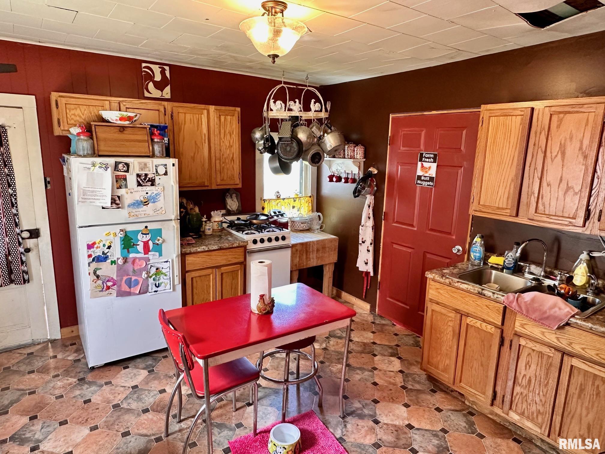 617 Railroad Street Chapin, IL 62628 - Photo 3 of 16