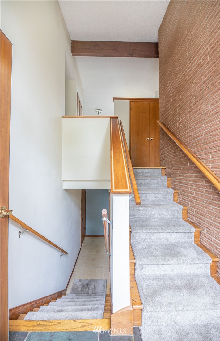 23816 Brier Road Brier, WA 98036 - Photo 6 of 39 a view of entryway