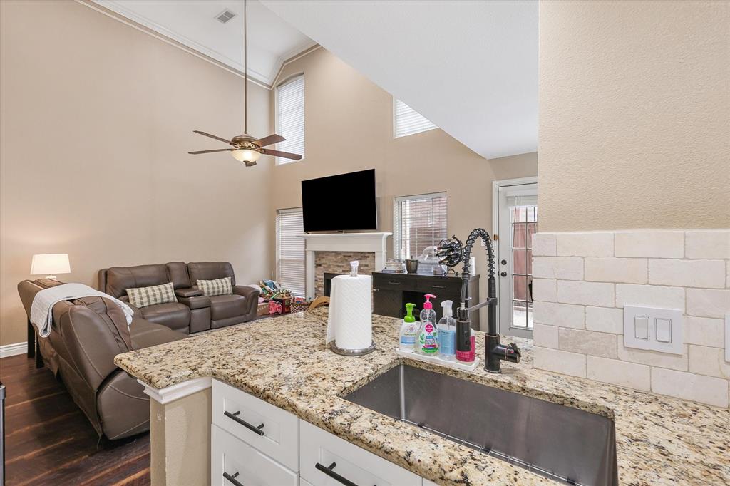 14624 Flanders Court Addison, TX 75001 - Photo 14 of 35