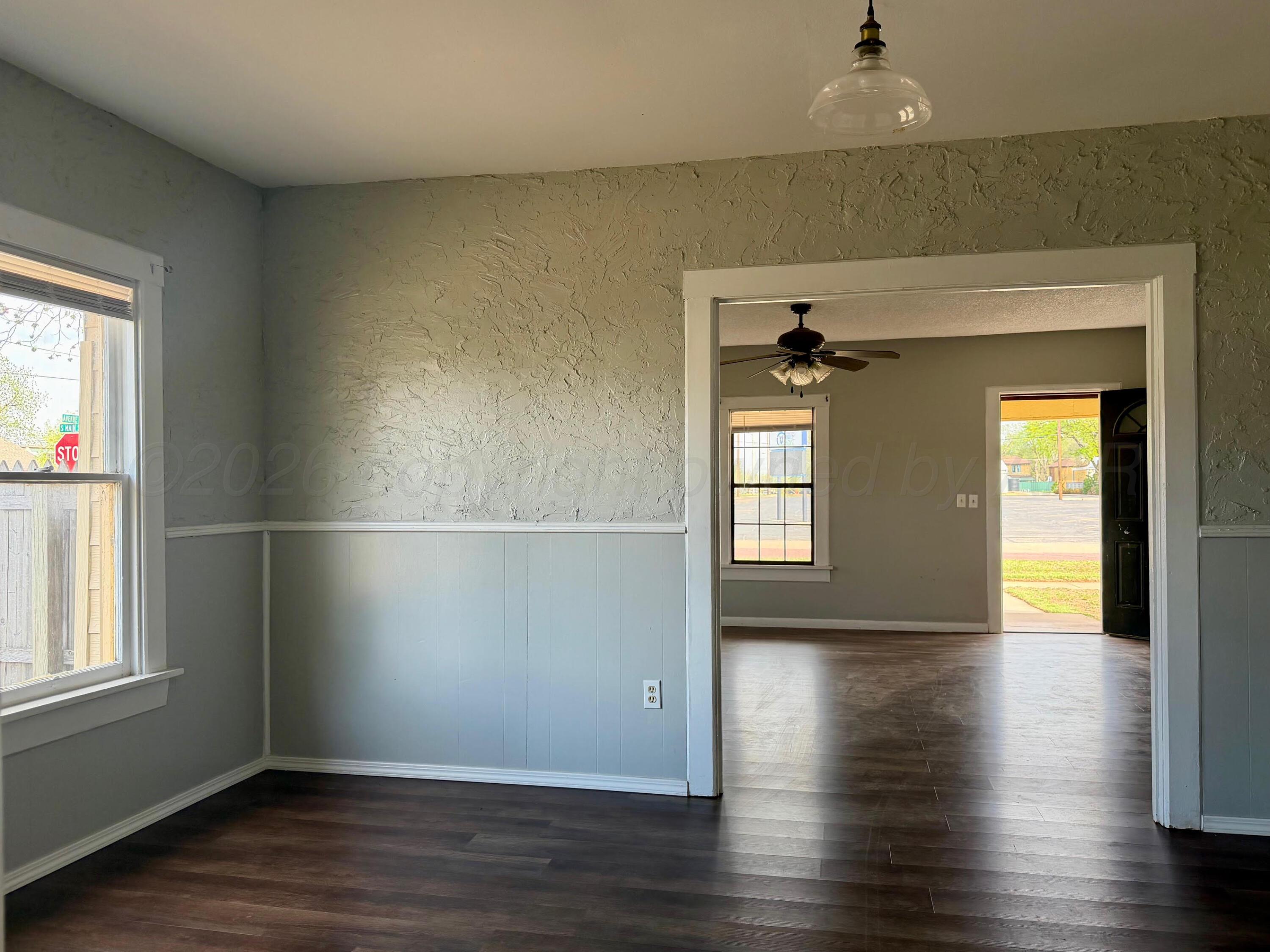 200 South Main Street Childress, TX 79201 - Photo 6 of 18 Dining into Living