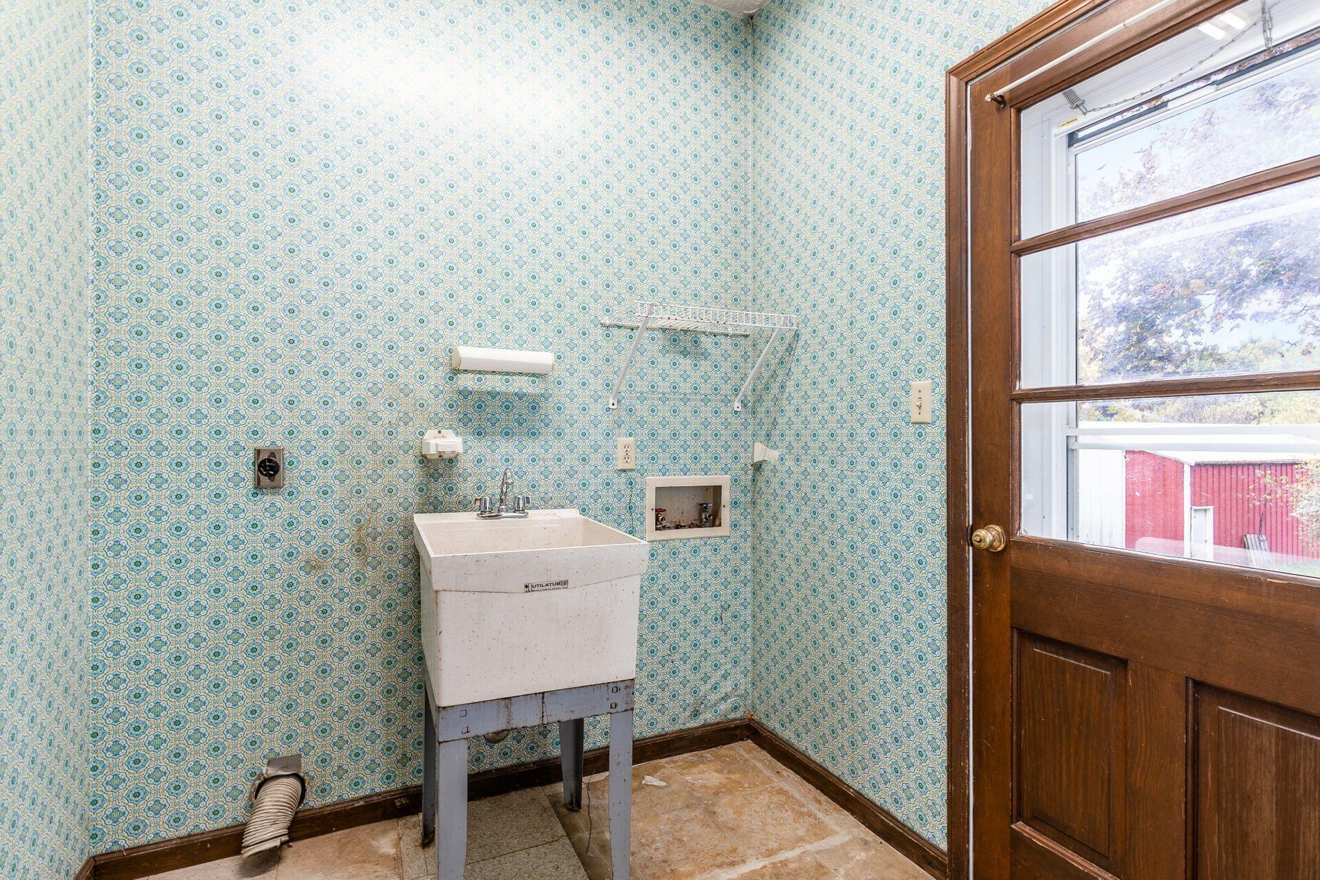 8712 Cheshire Road Sunbury, OH 43074 - Photo 14 of 40 Mud Room / Laundry