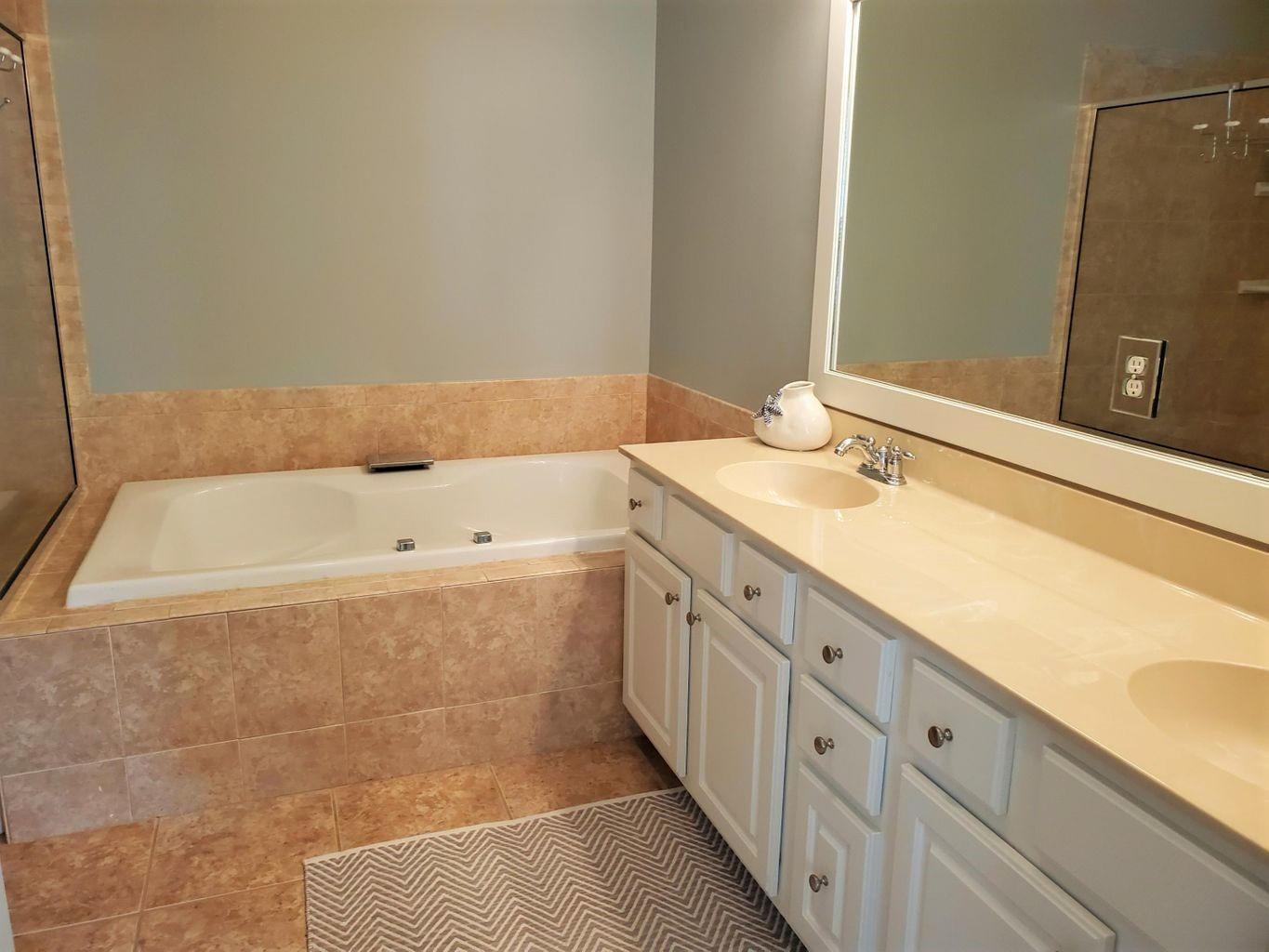 244 Fair Sailing Road, Unit 37 Mount Pleasant, SC 29466 - Photo 7 of 9 Owner's Bathroom