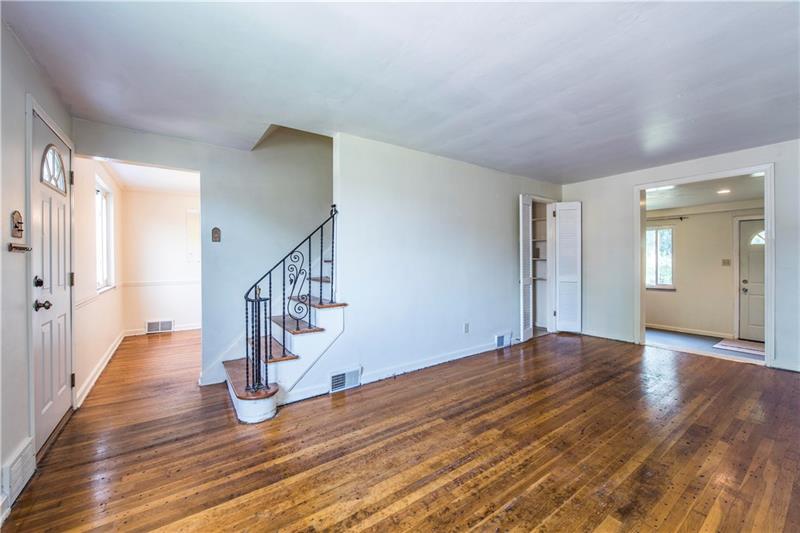 1514 Radford Road Pittsburgh, PA 15227 - Photo 2 of 25 Gallery Image 2