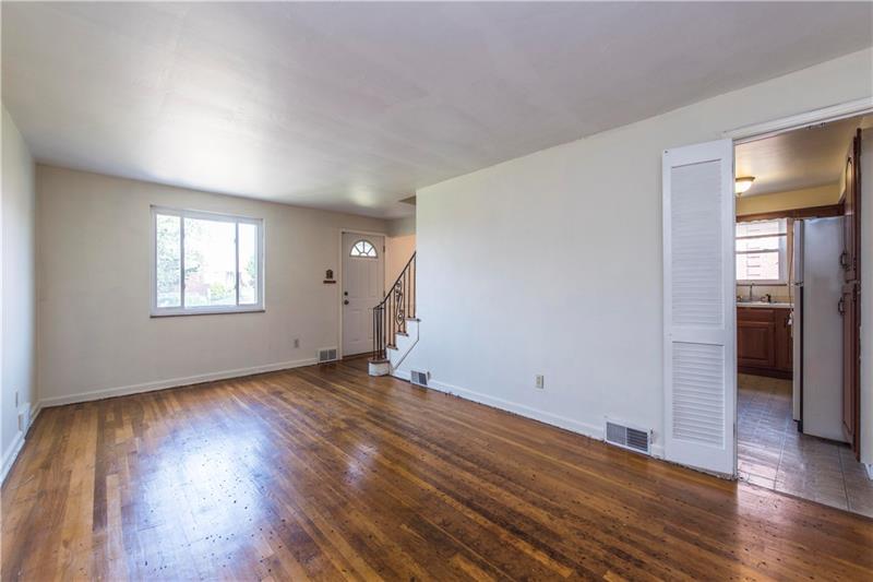 1514 Radford Road Pittsburgh, PA 15227 - Photo 3 of 25 Gallery Image 3