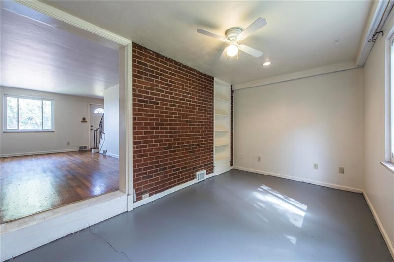 1514 Radford Road Pittsburgh, PA 15227 - Photo 4 of 25 Gallery Image 4