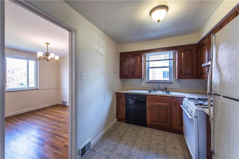 1514 Radford Road Pittsburgh, PA 15227 - Photo 7 of 25 Gallery Image 7