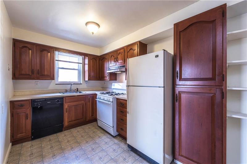 1514 Radford Road Pittsburgh, PA 15227 - Photo 8 of 25 Gallery Image 8