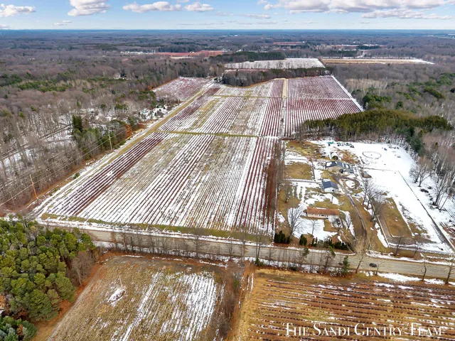 $1,495,900 | 12346 144th Avenue, Grand Haven, MI 49417