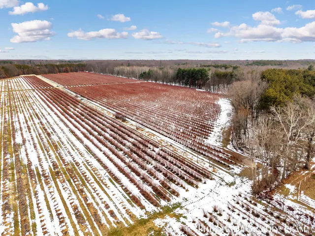 $1,495,900 | 12346 144th Avenue, Grand Haven, MI 49417