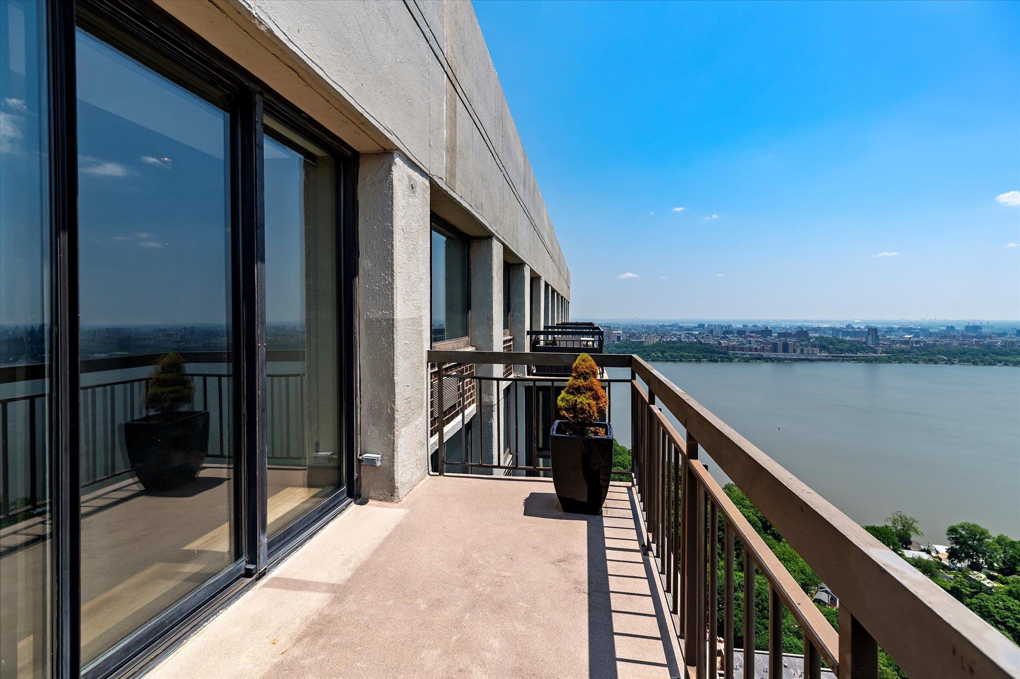 200 Old Palisade Road, Unit PH 4/5 Fort Lee, NJ 07024 - Photo 36 of 46 a view of a balcony
