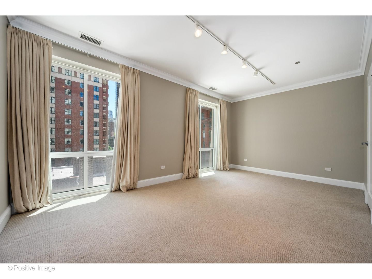 60 West Erie Street, Unit 601 Chicago, IL 60654 - Photo 27 of 33