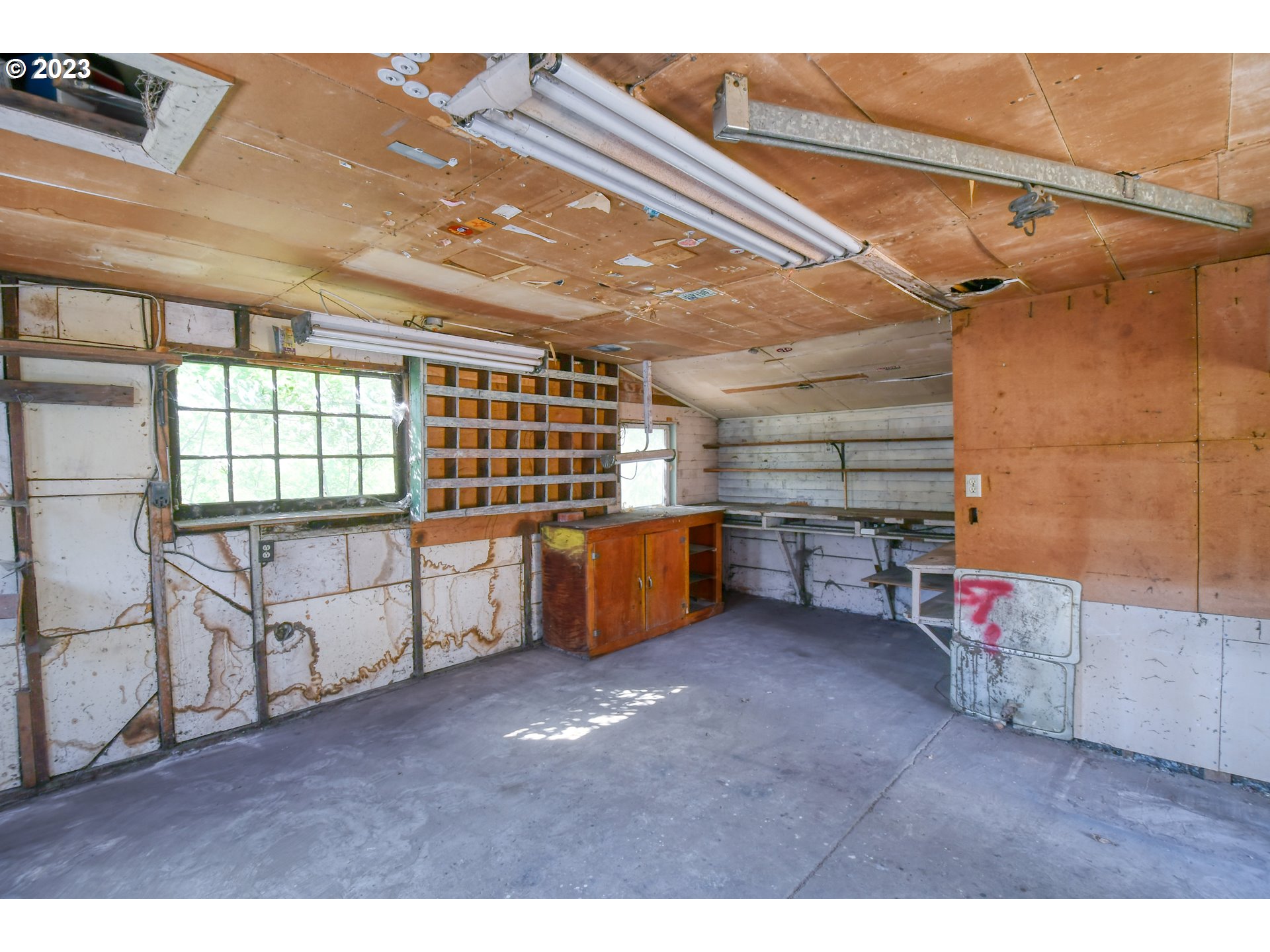 617 Southwest 5th Street Pendleton, OR 97801 - Photo 23 of 29 a view of an empty room with a window