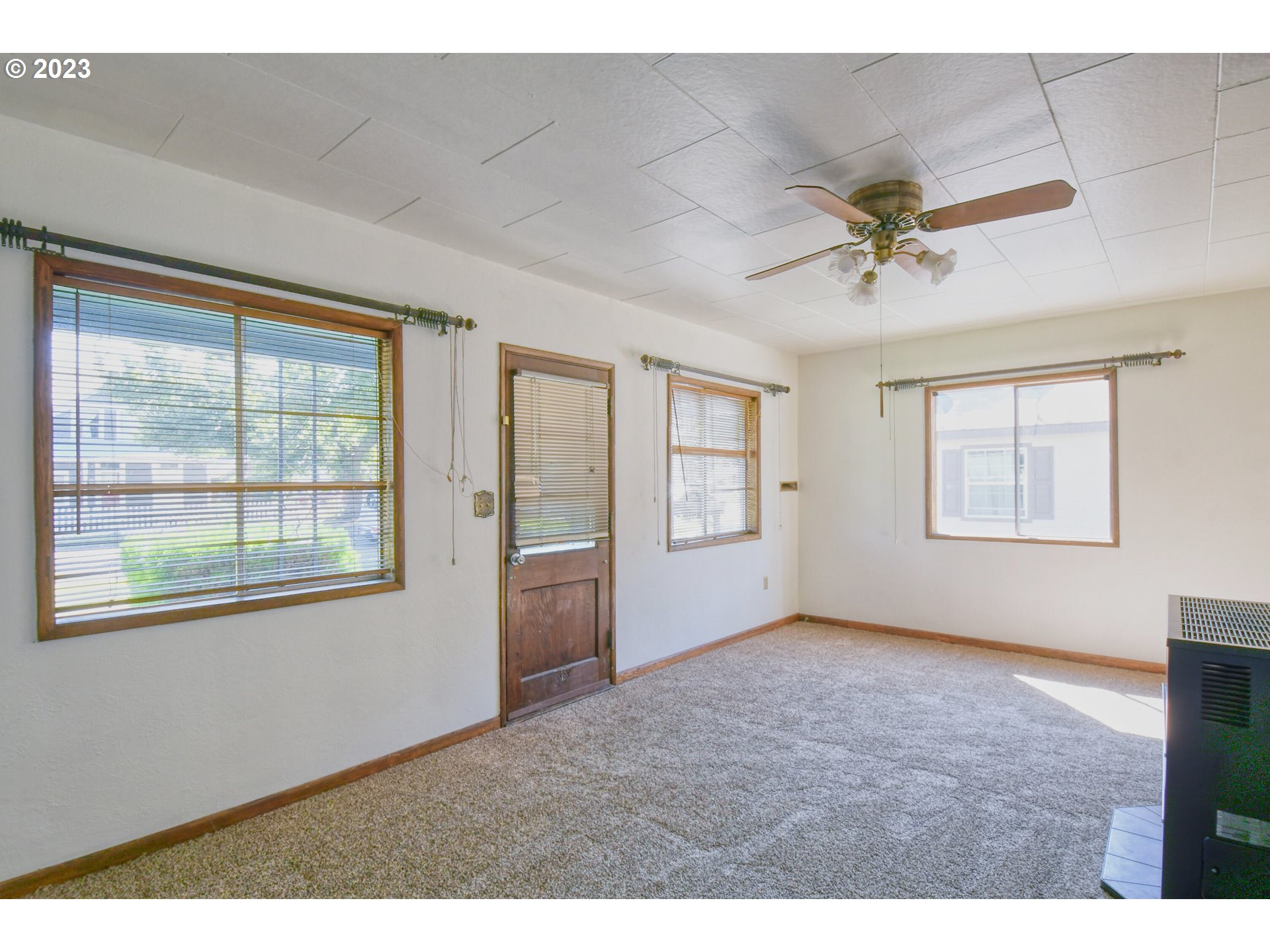 617 Southwest 5th Street Pendleton, OR 97801 - Photo 6 of 29 a view of an empty room with a window