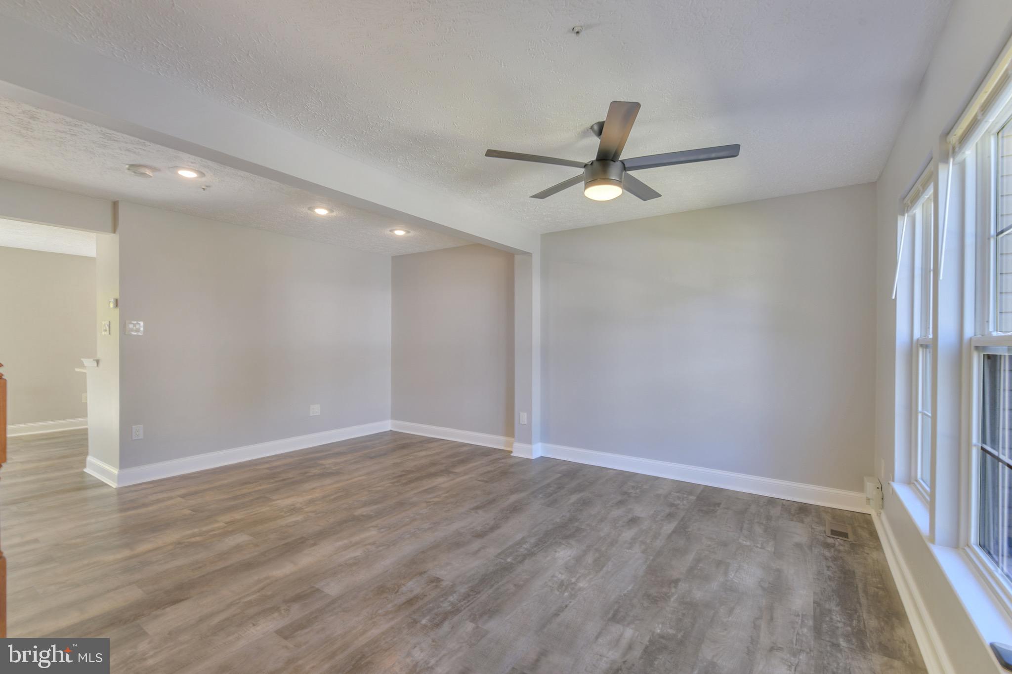 27 Cutter Cove Court Middle River, MD 21220 - Photo 4 of 36