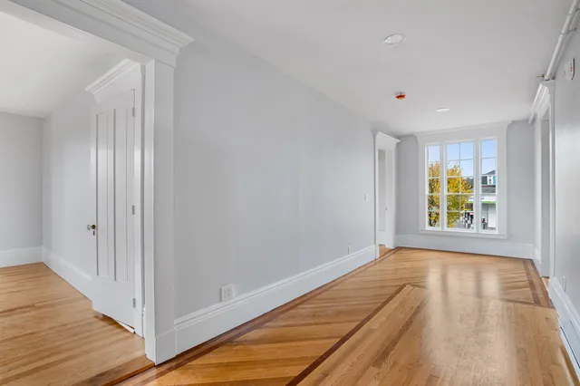 $1,850 | 109 Pleasant Street, Unit 203, Claremont, NH 03743