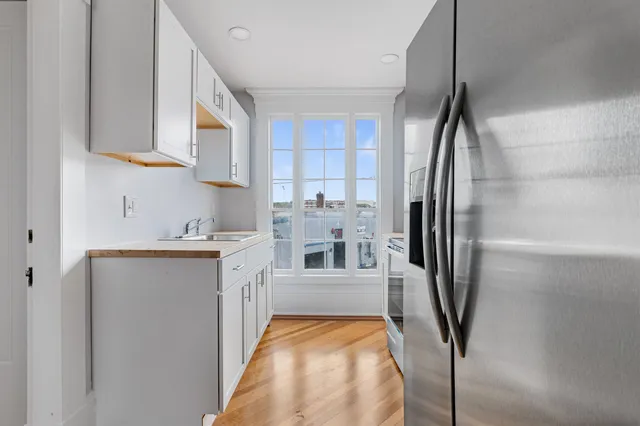 $1,850 | 109 Pleasant Street, Unit 203, Claremont, NH 03743