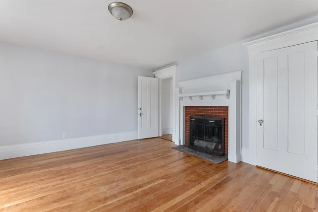 $1,850 | 109 Pleasant Street, Unit 203, Claremont, NH 03743