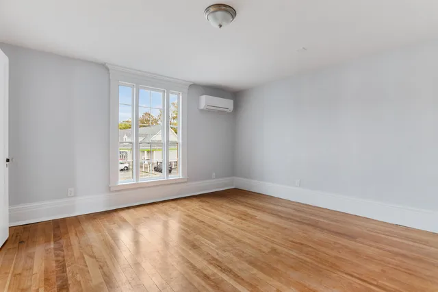 $1,850 | 109 Pleasant Street, Unit 203, Claremont, NH 03743