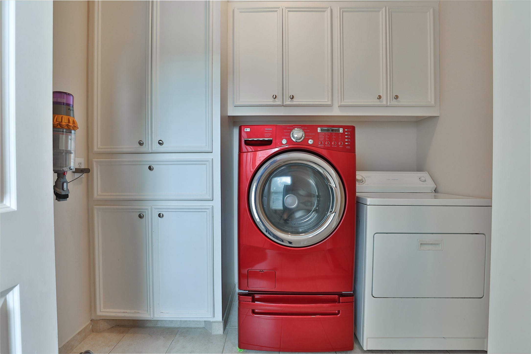 826 East 29th Street Houston, TX 77009 - Photo 25 of 32 Large utility room with storage upstairs.