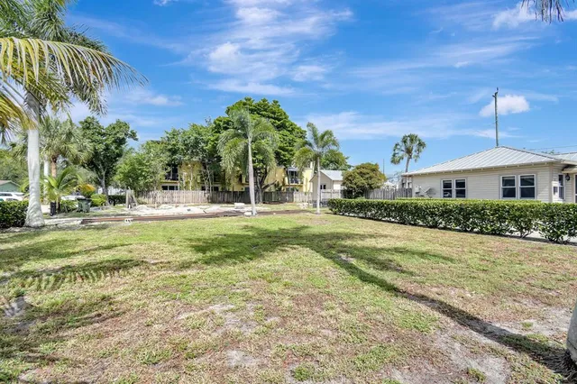a view of a fountain in front of a house