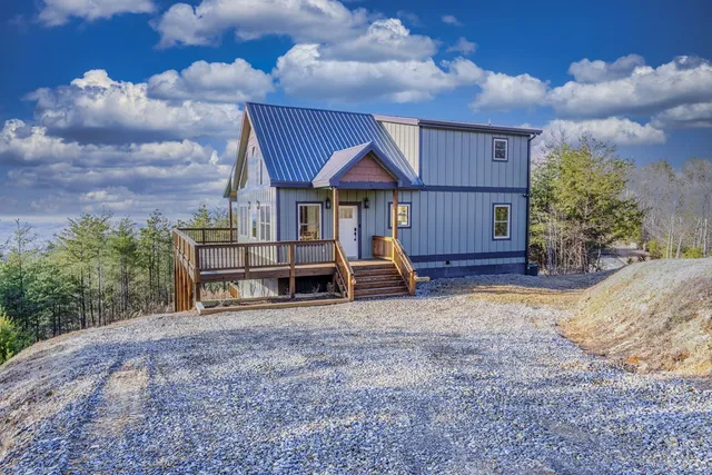 a view of backyard with small cabin