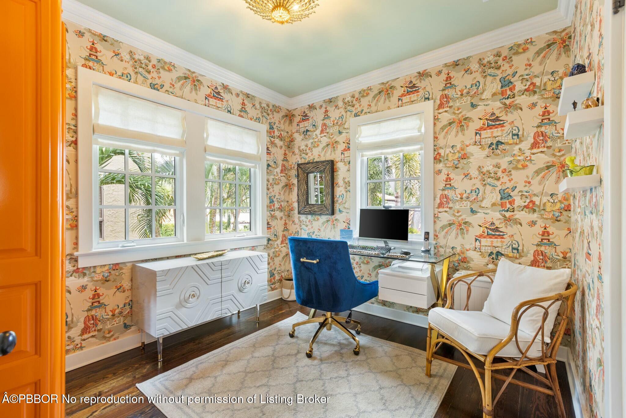 281 Cordova Road West Palm Beach, FL 33401 - Photo 17 of 25 a view of a livingroom with workspace and a couch