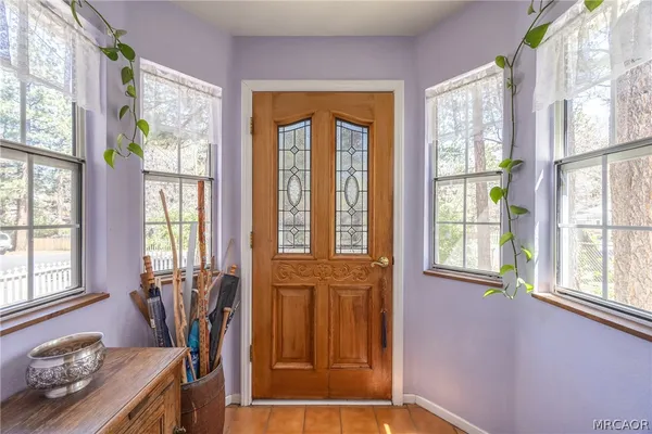 $439,900 | 364 Leonard Lane, Sugarloaf, CA 92386