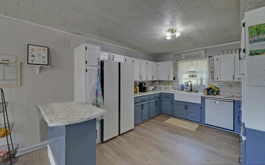 810 Grassy Creek Road Copperhill, TN 37317 - Photo 7 of 33 a kitchen with stainless steel appliances a refrigerator and wooden cabinets