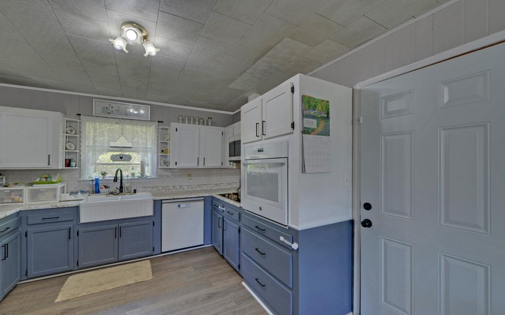 810 Grassy Creek Road Copperhill, TN 37317 - Photo 8 of 33 a large kitchen with cabinets and stainless steel appliances