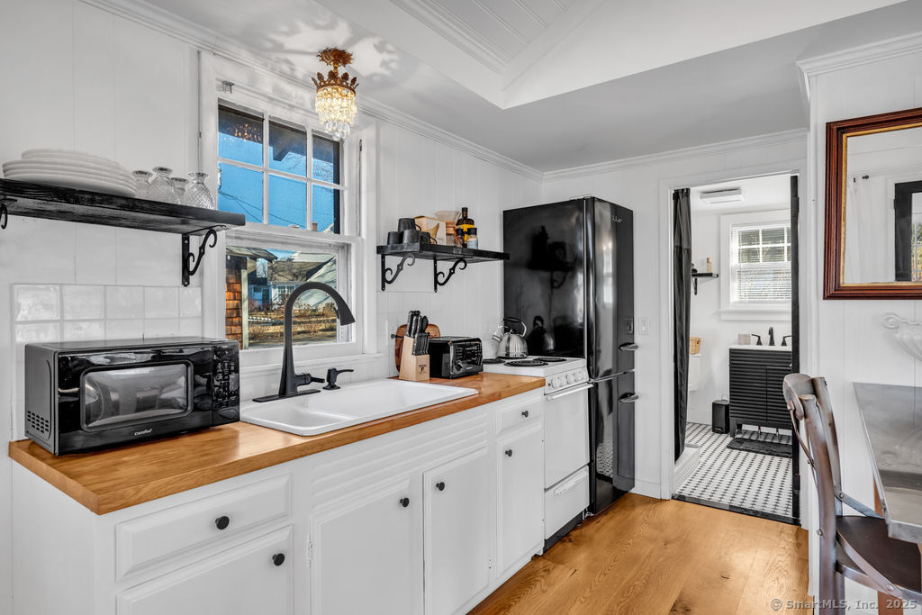 69 Waterside Lane, Unit 1 Clinton, CT 06413 - Photo 9 of 15 a kitchen with stainless steel appliances a sink stove and refrigerator