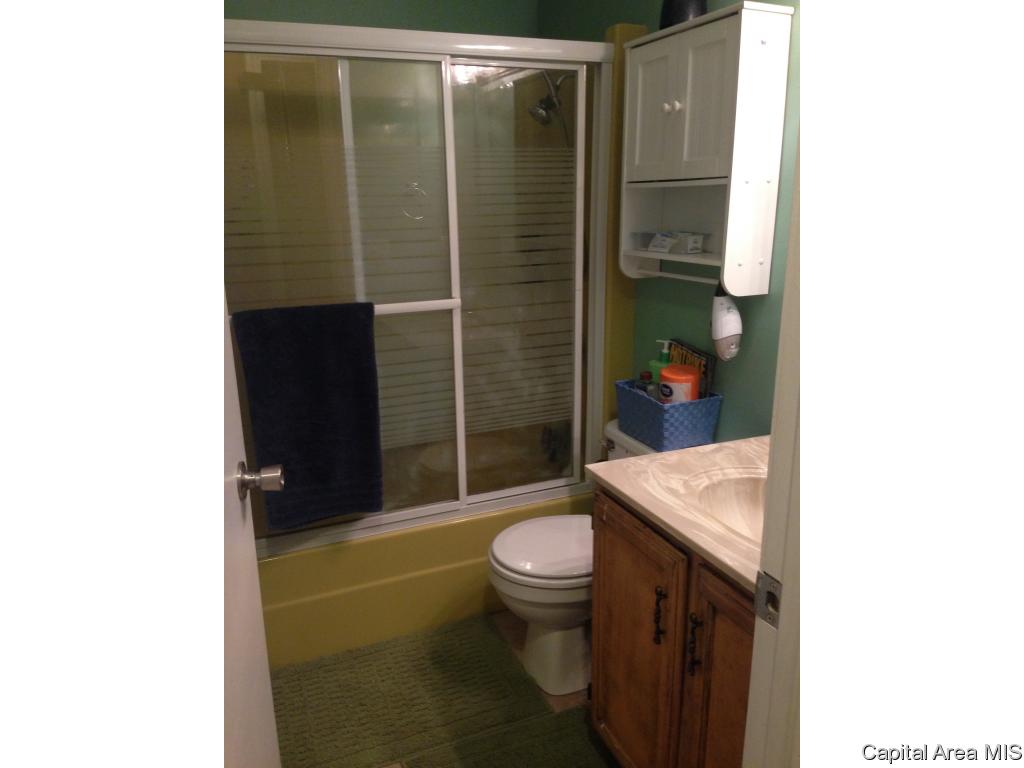 2924 Selkirk Road Springfield, IL 62702 - Photo 8 of 16
