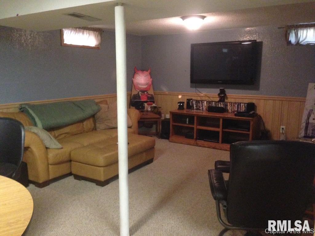 2924 Selkirk Road Springfield, IL 62702 - Photo 9 of 16