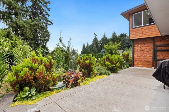 $1,150,000 | 8807 Shadow Wood Drive, Everett, WA 98208