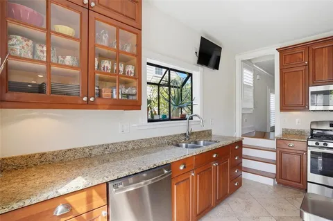 $1,100,000 | 126 22nd Avenue Northeast, St. Petersburg, FL 33704