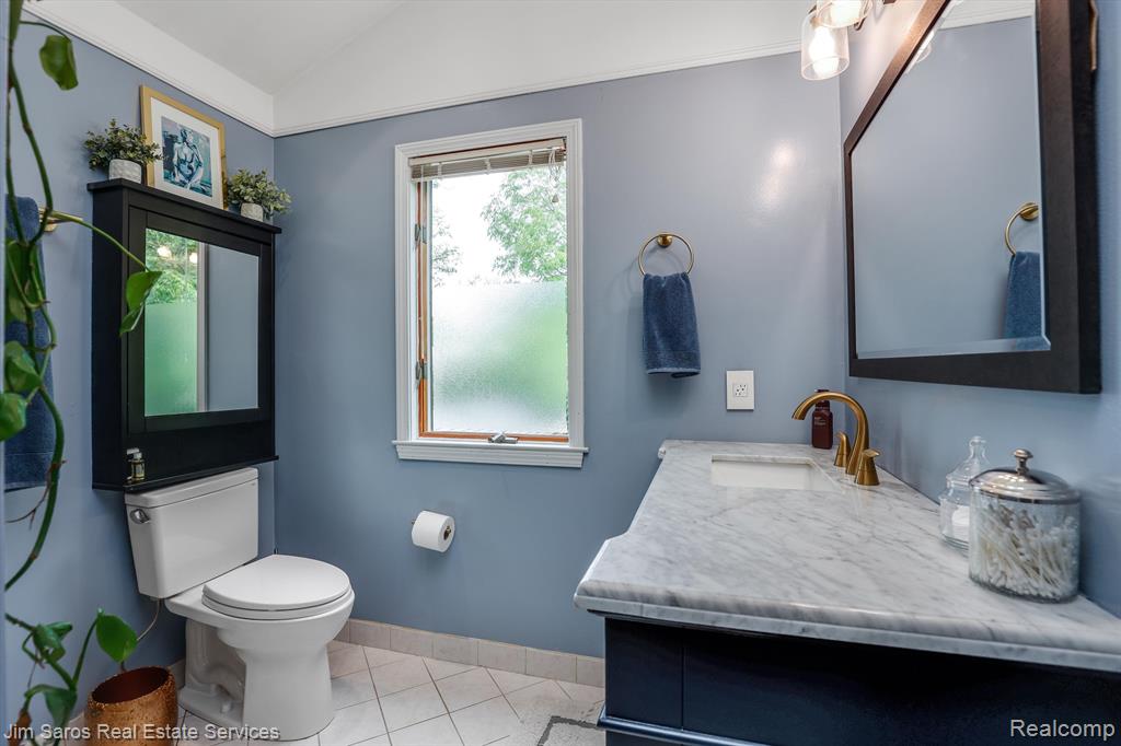1322 Hampton Road Grosse Pointe Woods, MI 48236 - Photo 22 of 42