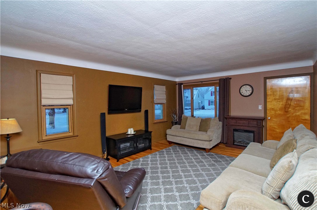 1332 Argonne Road Cleveland, OH 44121 - Photo 3 of 20