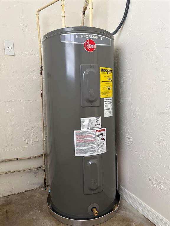 1622 29th Street Sarasota, FL 34234 - Photo 26 of 39 a view of water heater