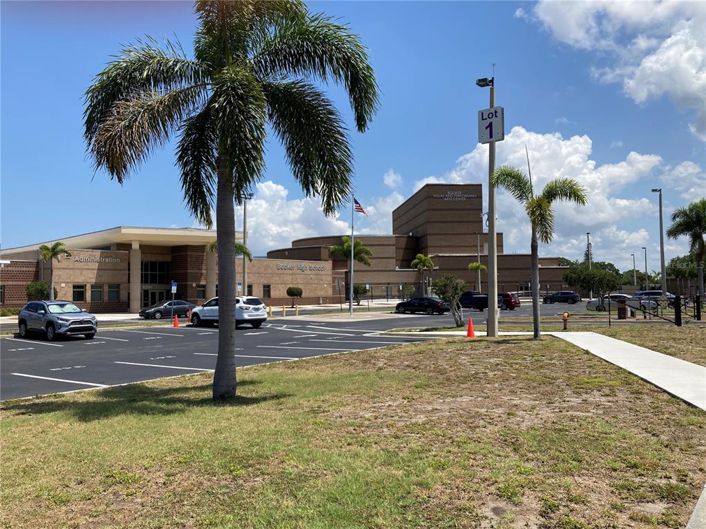 1622 29th Street Sarasota, FL 34234 - Photo 35 of 39 a view of a swimming pool with a table and chairs