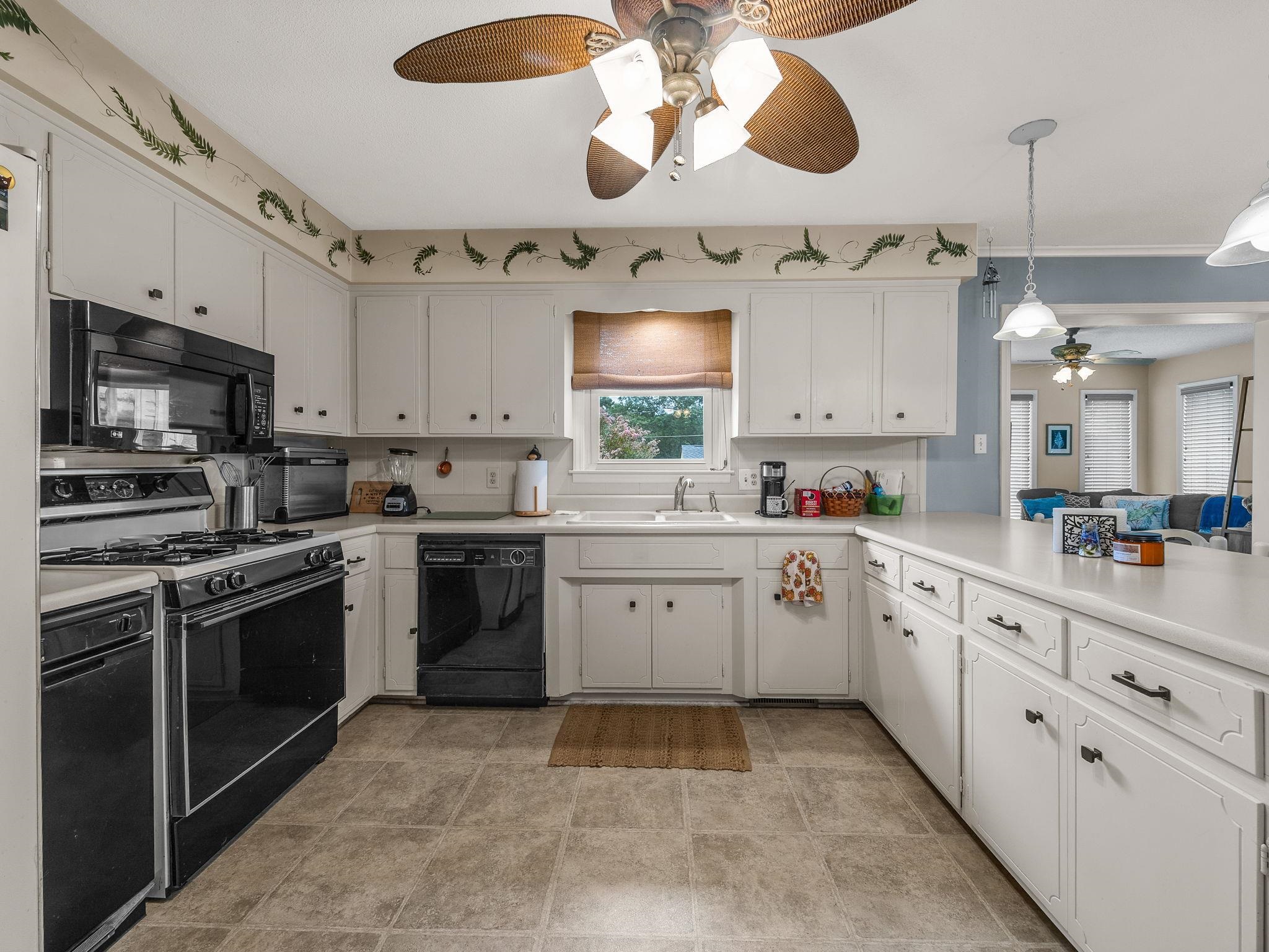 1303 Springfield Road Boiling Springs, SC 29316 - Photo 9 of 43