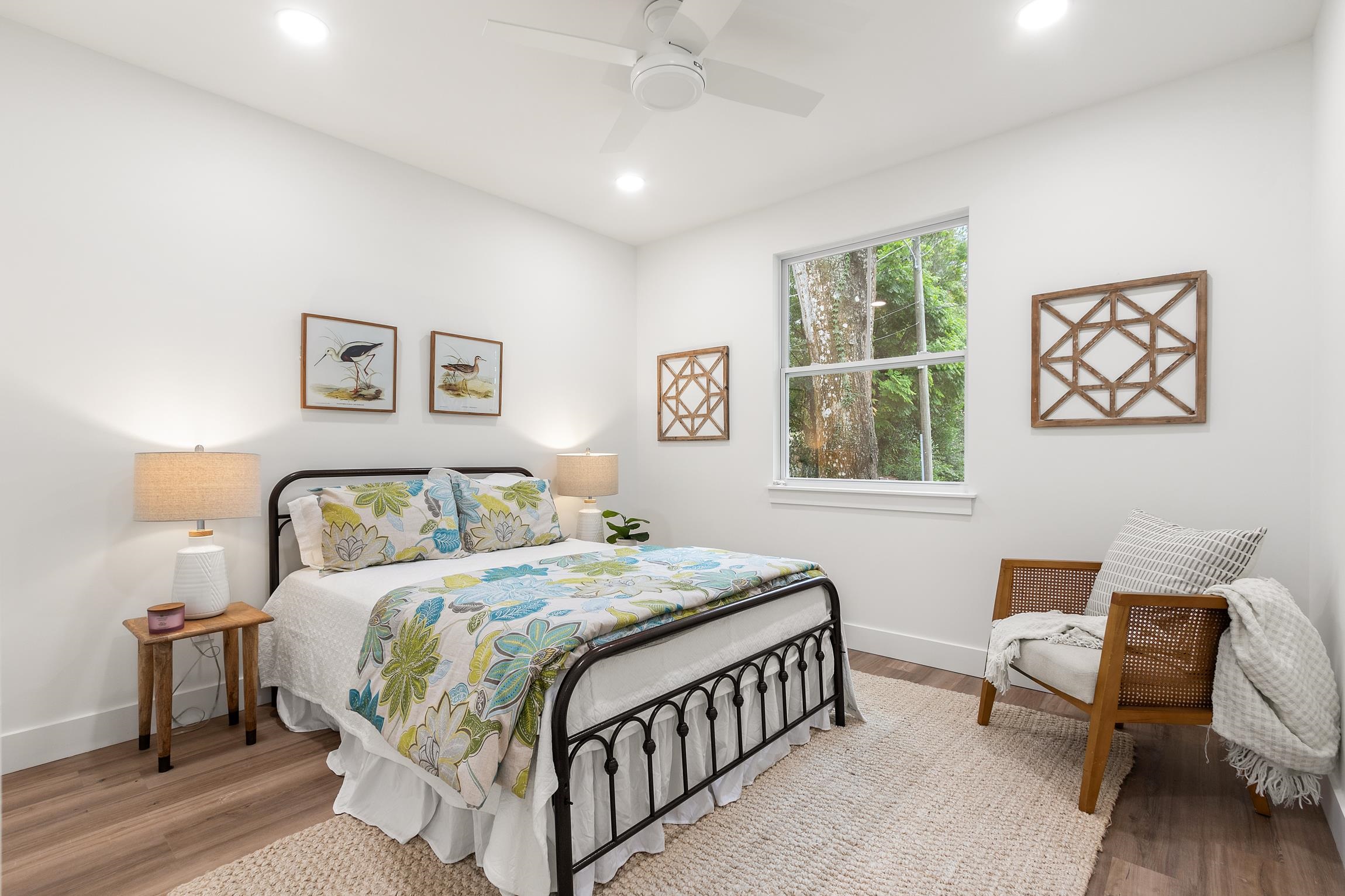 24 River Road St. Augustine, FL 32084 - Photo 17 of 26 a bedroom with a bed and a window